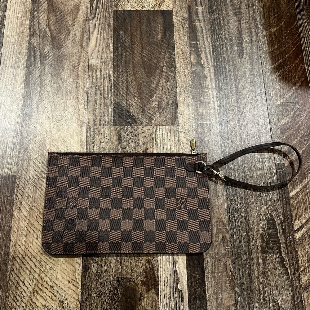 Louis Vuitton Neverfull MM pouch
